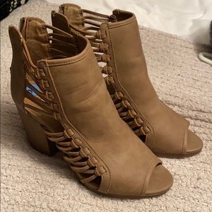 Heeled booties